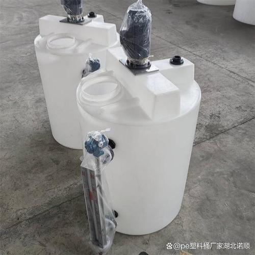 從化工廠高聳的塔罐到家庭屋頂的太陽能熱水箱,儲